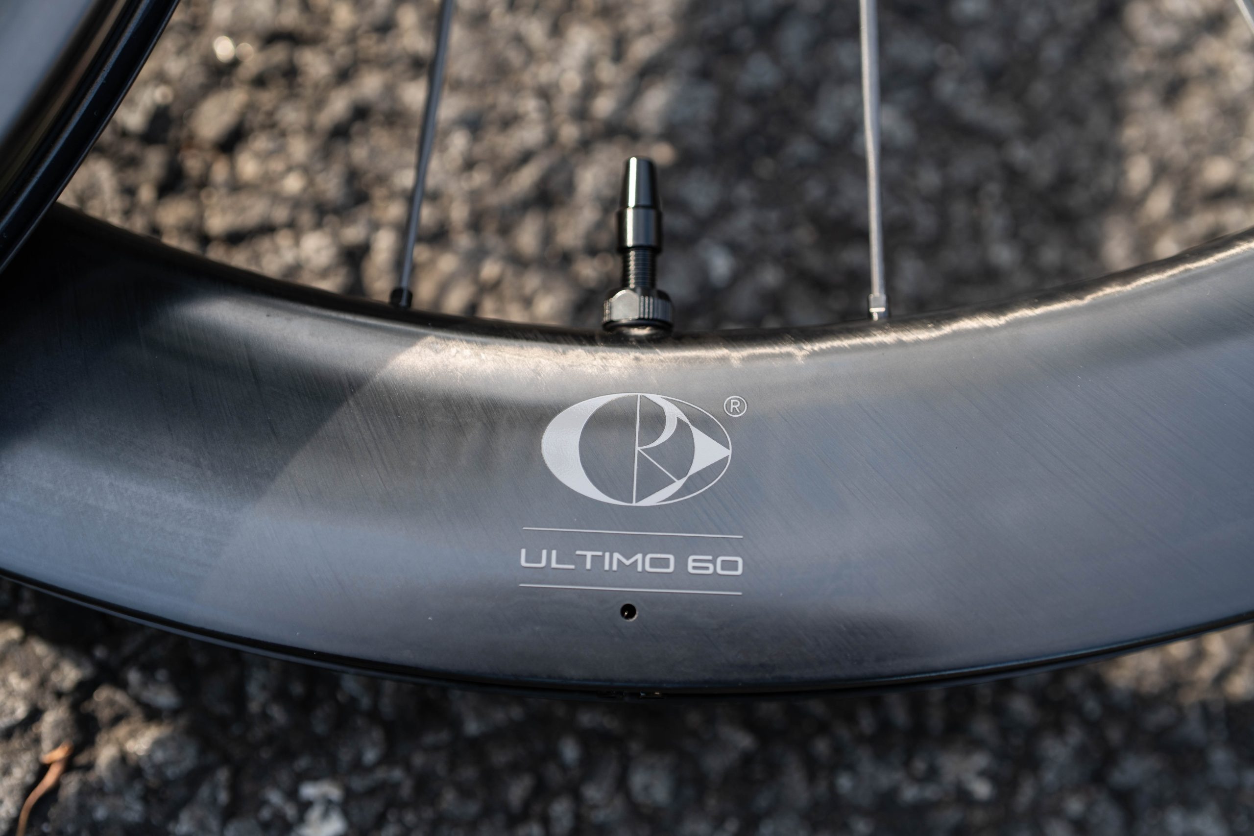 CRW Works ULTIMO リムのレーザー刻印仕上げ