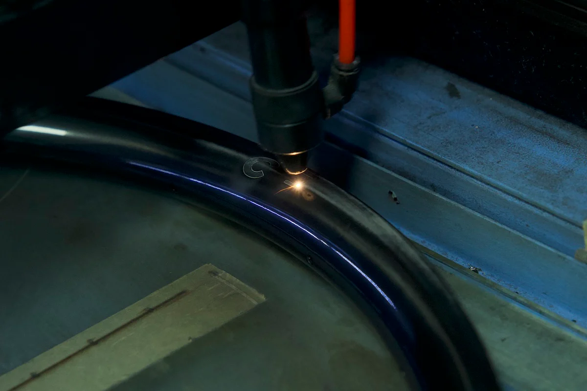 Laser-etched PARTICLE rim